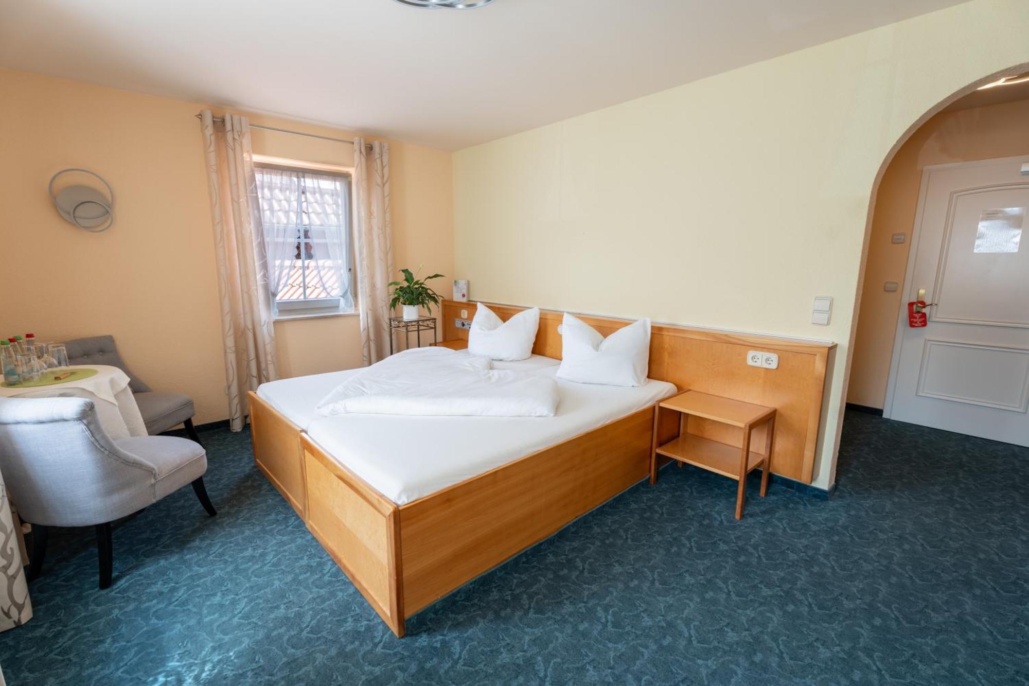 Hotel - Restaurant Traube Neuffen 외부 사진