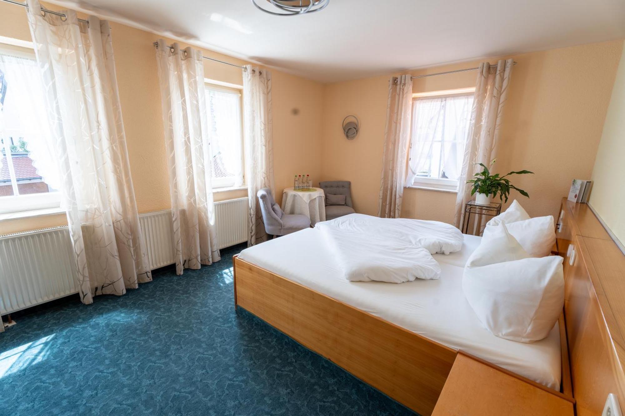 Hotel - Restaurant Traube Neuffen 외부 사진
